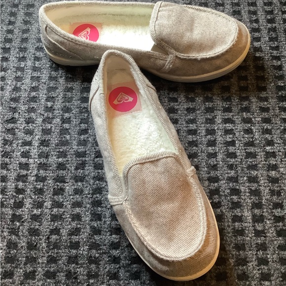 Roxy women’s gray ivory faux fur lined slip on sneakers flats 7.5 - Picture 1 of 7